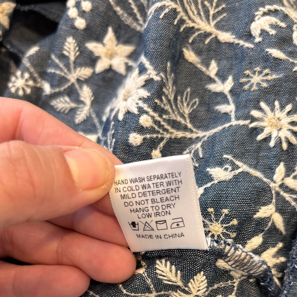Tuckernuck Embroidered Chambray Wildflower Meadows Prescott Dress size XXS NWT - Picture 8 of 9